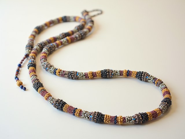 Linda Cheu<br />Bead Knitted Pendant Bag